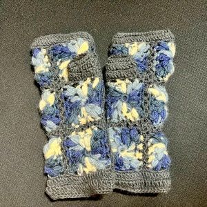 Anthropologie blue knit fingerless gloves nwot
